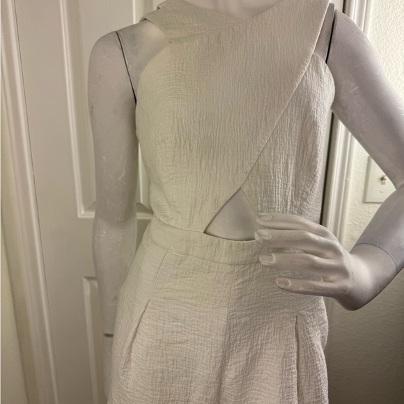 BCBGMaxAzria White Textured Jumpsuit with Wide-Leg Design - Picture 8 of 14